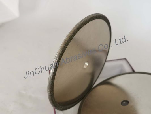 La motosierra D150 que afilaba electrochapó las ruedas abrasivas del Cbn